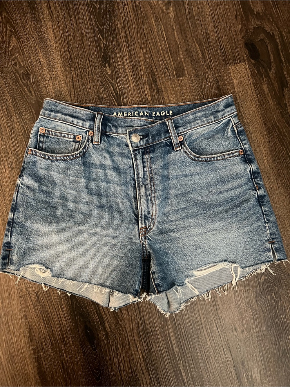 American Eagle Highest Rise 90s Boyfriend Short Size 6 Medium Wash